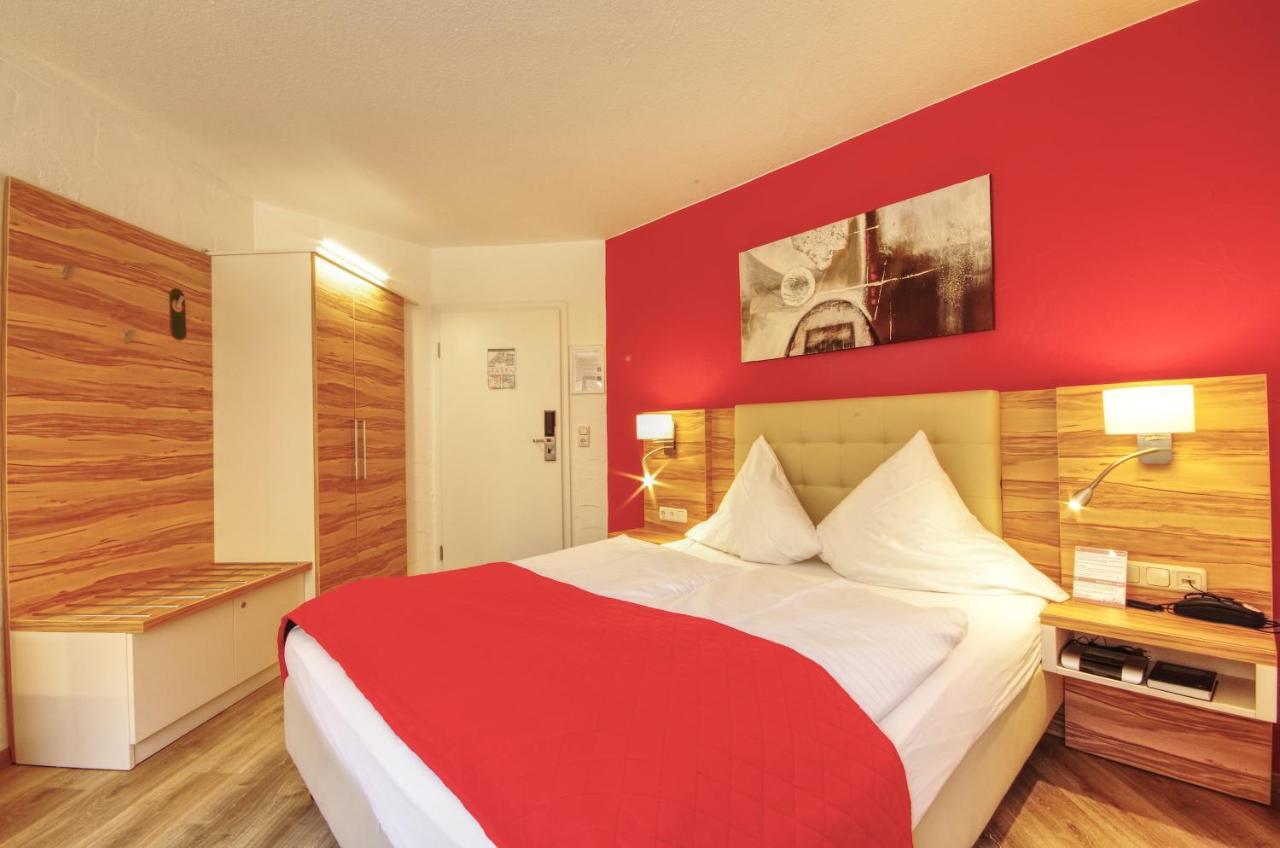 Hotel Jakob โกรส-อุมชตัดท์ ภายนอก รูปภาพ
