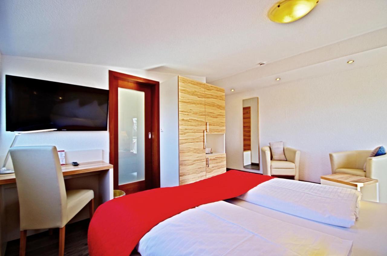 Hotel Jakob โกรส-อุมชตัดท์ ภายนอก รูปภาพ