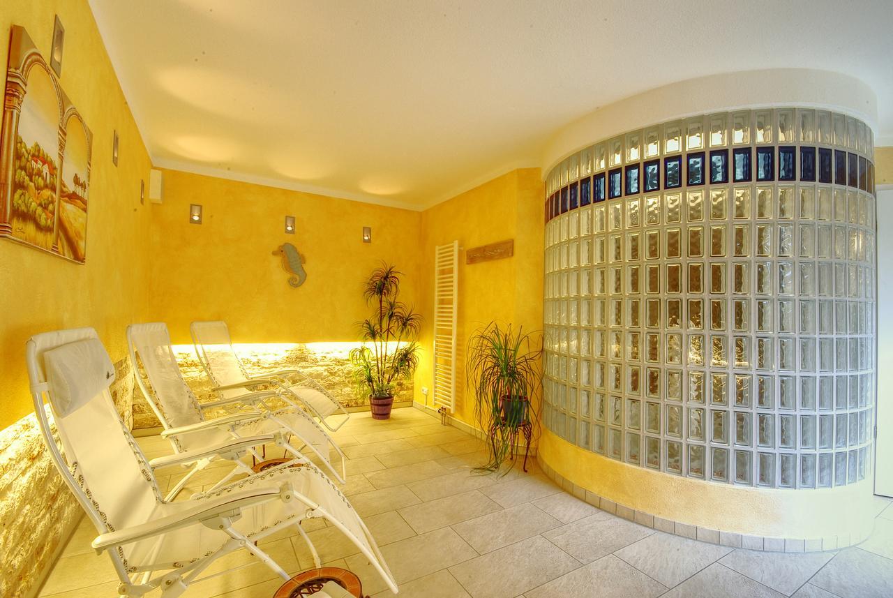 Hotel Jakob โกรส-อุมชตัดท์ ภายนอก รูปภาพ
