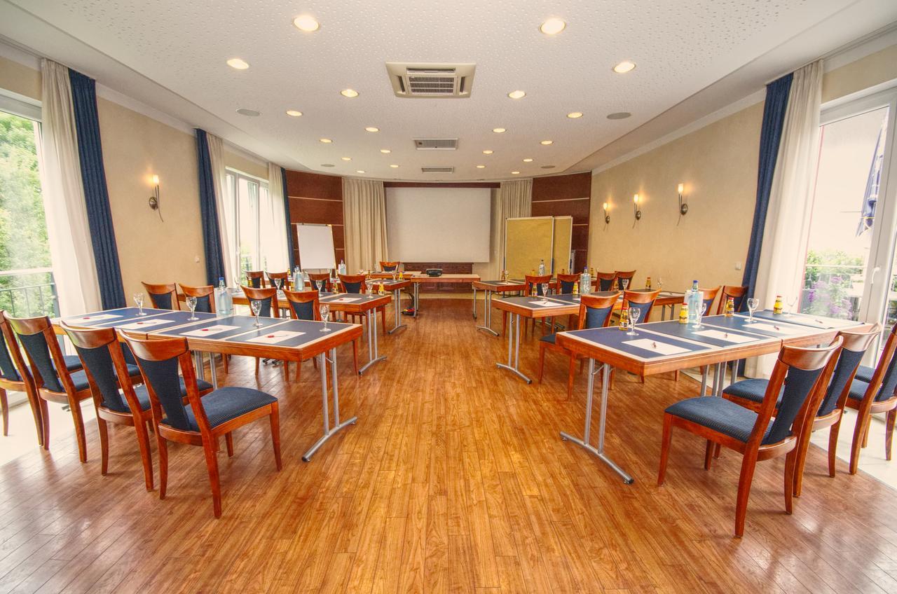 Hotel Jakob โกรส-อุมชตัดท์ ภายนอก รูปภาพ