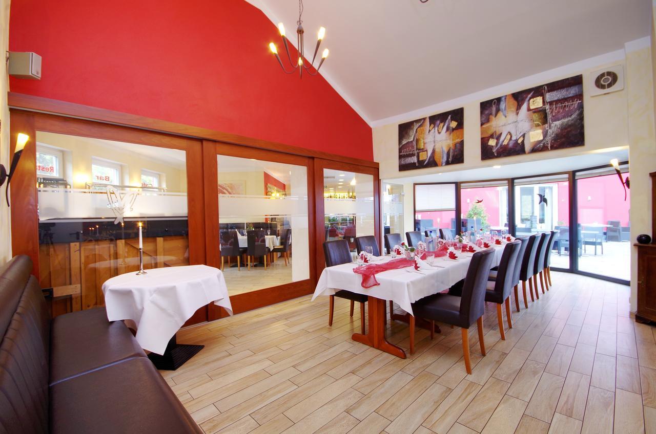 Hotel Jakob โกรส-อุมชตัดท์ ภายนอก รูปภาพ