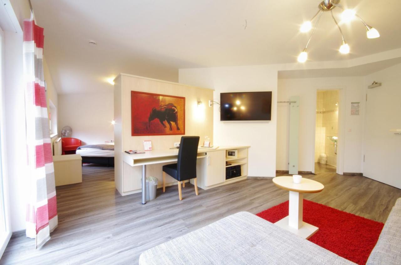 Hotel Jakob โกรส-อุมชตัดท์ ภายนอก รูปภาพ
