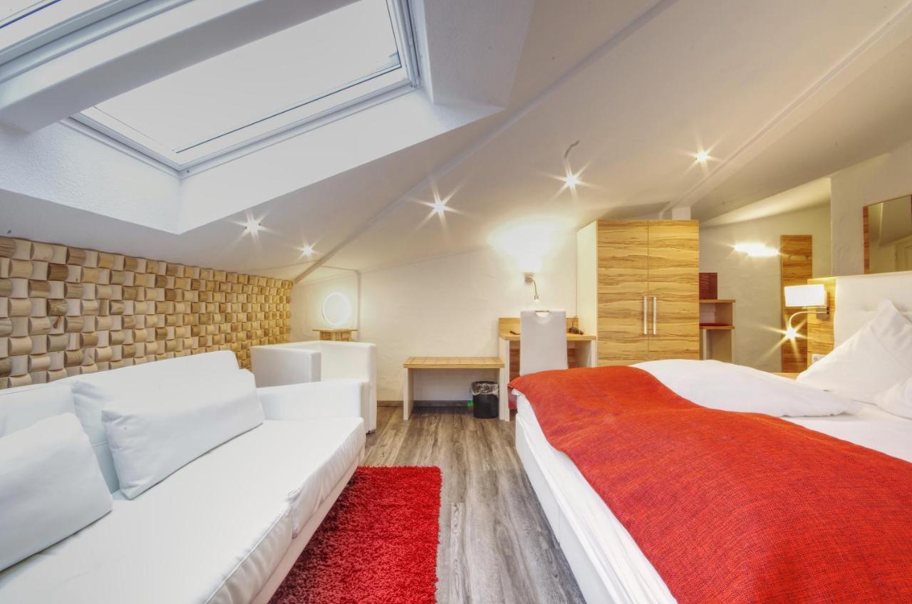 Hotel Jakob โกรส-อุมชตัดท์ ภายนอก รูปภาพ